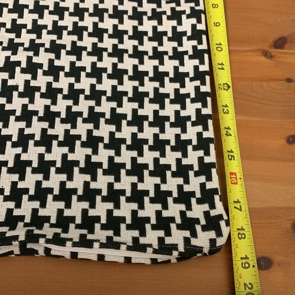 Black and white throw pillow, 19 inch square, unzips for cleaning - Picture 4 of 4